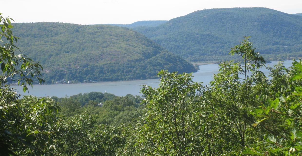 View of across Hudson River from viewpoint on Blue Mountain Reservation Loop - Photo: Daniel Chazin